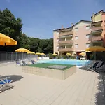 Apartment 2 Bedroom In Viale Dei Pini *
