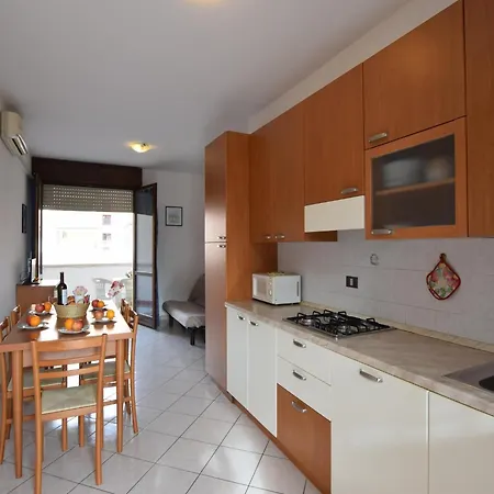 2 Bedroom In Viale Dei Pini Rosolina Mare