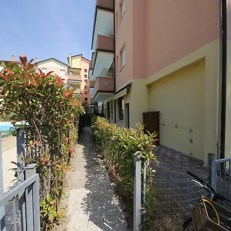 2 Bedroom In Viale Dei Pini