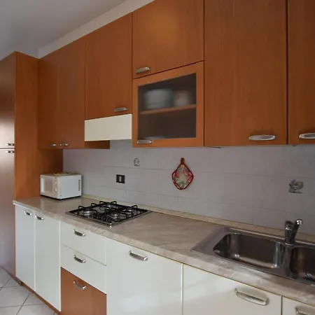2 Bedroom In Viale Dei Pini Appartamento Rosolina Mare