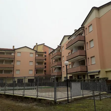 2 Bedroom In Viale Dei Pini Розолина-Маре